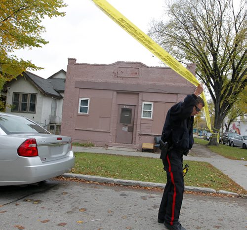 Crime scene in the 400 block of Flora Ave. BORIS MINKEVICH / WINNIPEG FREE PRESS  OCT 8, 2015