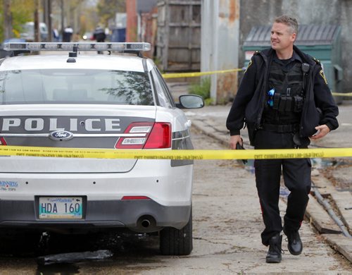 Crime scene in the 400 block of Flora Ave. BORIS MINKEVICH / WINNIPEG FREE PRESS  OCT 8, 2015