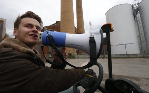 Jeremiah Kopp, president of the University of Manitoba Student Union using a megaphone driving around with a cart is encouraging students to vote at  the polling station at Pembina Hall Student Lounge on the campus. Jen Zoratti story on the youth vote..  Wayne Glowacki / Winnipeg Free Press October 8 2015