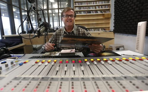 Volunteer column. Tom Woodward, a volunteer from the University of Manitoba's campus radio station, 101.5 UMFM.  Aaron Epp story    Wayne Glowacki / Winnipeg Free Press October 8 2015