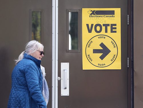 Advance polling stations for the federal election (like this one at Robert A. Steen Community Centre in Wolesely) were open to voters starting at noon on Oct. 9. Photo by Jason Halstead/Winnipeg Free Press RE: Standup photo