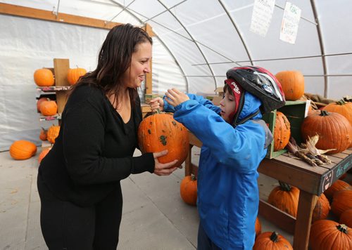 Pam Rubachuk and her son Lucas (along with kids from Pam's St. Boniface daycare) shop for a pumpkin on Oct. 9 at Jardins St-Léon Gardens on St. Marys Road. Photo by Jason Halstead/Winnipeg Free Press RE: Standup photo