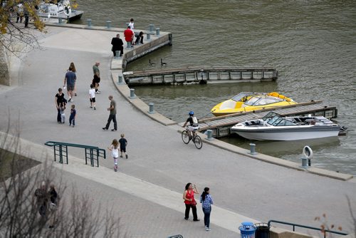 Marina, docks, Assiniboine River. At The Forks. For RIVER PROJECT Sunday, October 11, 2015. (TREVOR HAGAN/WINNIPEG FREE PRESS)