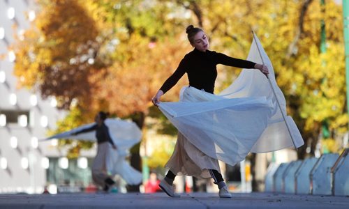 Dancers with Gearshifting Performance Works rehearse for the upcoming Gallery Ball which will be an outdoor performance at the WAG on October 17 at 5:30 PM.  151014 October 14, 2015 MIKE DEAL / WINNIPEG FREE PRESS
