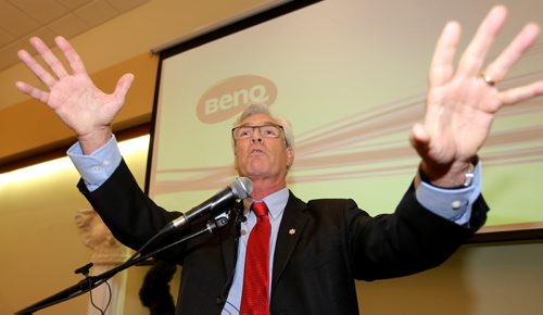 Jim Carr speaks at his election victory party at the Caboto Centre, Monday, October 19, 2015. (TREVOR HAGAN/WINNIPEG FREE PRESS)