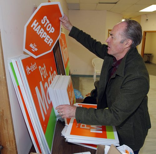 Outgoing Federal  MP Pat Martin packs up and tears down his evection camp on Portage and Arlington. Last night he lost to Liberal Robert-Falcon Ouellette. He goes back to Ottawa to pack up his office there later. BORIS MINKEVICH / WINNIPEG FREE PRESS  OCT 20, 2015
