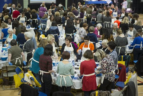 DAVID LIPNOWSKI / WINNIPEG FREE PRESS 151022  400 participants gathered at the Rady JCC  to bake Challah bread Thursday October 22, 2015. The event was led by kosher cookbook author Norene Gilletz, as Winnipeg joins 500 communities worldwide.