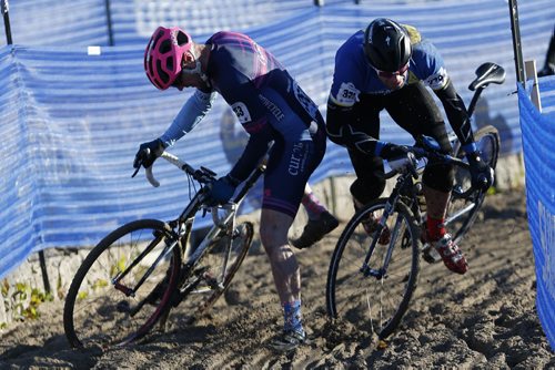 October 24, 2015 - 151024  -  Athletes compete in the Canadian Cyclocross Championships at The Forks Saturday, October 24, 2015. John Woods / Winnipeg Free Press