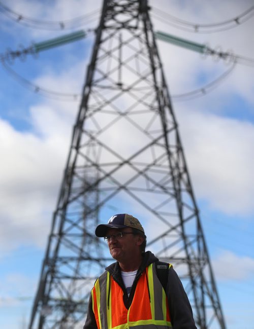 Bill McCausland continues the search for Thelma Krull near The Oasis, Sunday, October 25, 2015. (TREVOR HAGAN/WINNIPEG FREE PRESS)