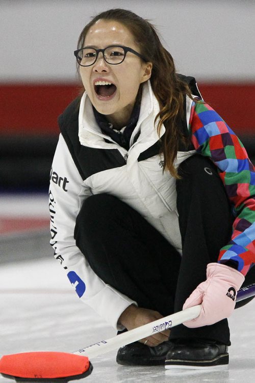 October 25, 2015 - 151025  -  EunJung Kim competes against Michelle Englot in the semi-finals of the Women's Classic in Portage La Prairie Sunday, October 25, 2015.  John Woods / Winnipeg Free Press