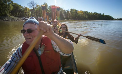 Members of the Brigade de La Riviere Rouge, a group that dresses in period costumes and gathers together to paddle special ten person canoes similar to what would have been used on the Red and Assiniboine Rivers. Dean Arrigo at the front of the canoe. 150920 - Tuesday, September 22, 2015 -  MIKE DEAL / WINNIPEG FREE PRESS