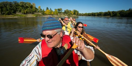 Members of the Brigade de La Riviere Rouge, a group that dresses in period costumes and gathers together to paddle special ten person canoes similar to what would have been used on the Red and Assiniboine Rivers. Dean Arrigo at the front of the canoe. 150920 - Tuesday, September 22, 2015 -  MIKE DEAL / WINNIPEG FREE PRESS