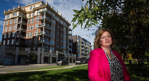 Angela Mathieson, Centre Venture president and CEO in Stephen Juba Park along Waterfront Drive. 151001 - Thursday, October 01, 2015 -  MIKE DEAL / WINNIPEG FREE PRESS