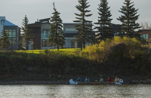 A large canoe makes its way along the Red River towards Fort Gibraltar and Whittier Park. 151006 - Tuesday, October 06, 2015 -  MIKE DEAL / WINNIPEG FREE PRESS