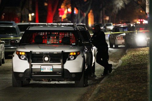 October 26, 2015 - 151026  -  Police investigate a shooting on the 500 block of Flora Monday, October 26, 2015.  John Woods / Winnipeg Free Press