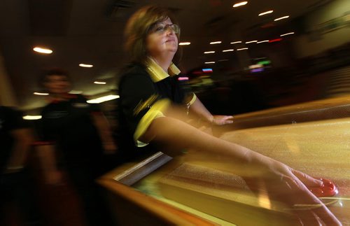 Cynthia Chudyk-Collins delivers at the John Osborne ANAF Legion Wednesday night. The shuffleboarders at the legion hosted the National Championships three weeks ago. See Dave Sanderson's story.  October 28, 2015 - (Phil Hossack / Winnipeg Free Press)
