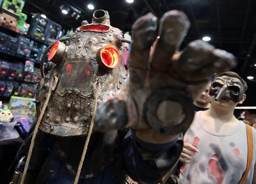 Brendan Hart, dressed as Subject Delta from the game Bioshock, at Central Canada Comic Con at RBC Convention Centre Winnipeg on Oct. 31, 2015. Photo by Jason Halstead/Winnipeg Free Press