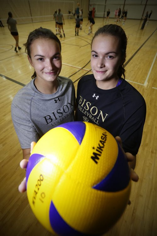 November 3, 2015 - 151103  - Identical twins Josie (L) and Kearney Abbott, new recruits for the 2016-17 University of Manitoba Bisons volleyball team, are photographed at the U of MB during a team practice Tuesday, November 3, 2015.  John Woods / Winnipeg Free Press