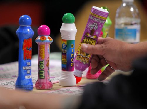 PHOTO PAGE - Weekly Community Bingo hosted by the Manitoba Indigenous Cultural Education Centre Inc. Held weekly on Thursdays starting April 9th, 2015. Held at the Filipino Seniors Group of Winnipeg Cultural Education Centre. BORIS MINKEVICH / WINNIPEG FREE PRESS NOV 5, 2015