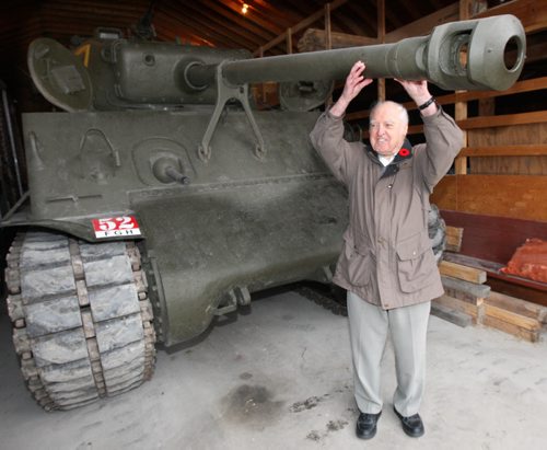 Stan Butterworth, 91 yrs a gunner in a Sherman tank with the Fort Garry Horse in WWII fought battles in France- He visits Steinbach private owner Harold Kihn, not pictured, Sherman tank- He brother was killed in a tank like this as well in same battle- See Bill Redekop story Nov 06, 2015   (JOE BRYKSA / WINNIPEG FREE PRESS)