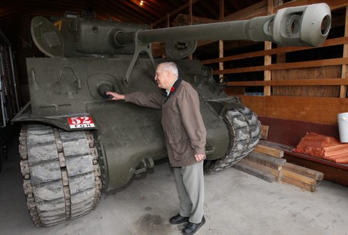 Stan Butterworth, 91 yrs a gunner in a Sherman tank with the Fort Garry Horse in WWII fought battles in France- He visits Steinbach private owner Harold Kihn, not pictured, Sherman tank- He brother was killed in a tank like this as well in same battle- See Bill Redekop story Nov 06, 2015   (JOE BRYKSA / WINNIPEG FREE PRESS)