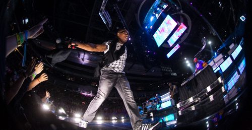 Around 16,000 Manitoba students and teachers take in WE Day Manitoba at the MTS Centre Monday, where inspirational speakers and performers helped celebrate youth making a difference in their communities. A member of Kardinal Offishall's band walks along the edge of the stage during the performance at WE Day. 151116 - Monday, November 16, 2015 -  MIKE DEAL / WINNIPEG FREE PRESS