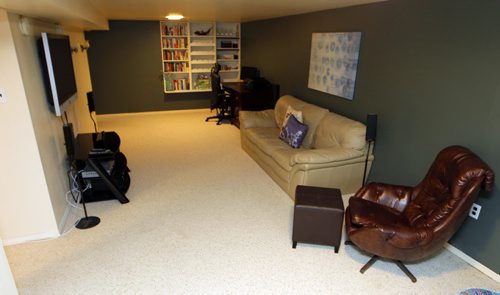 USED HOME - 87 Rizzuto Bay in Mission Gardens. Basement rec room. BORIS MINKEVICH / WINNIPEG FREE PRESS  NOV 17, 2015