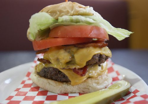 Captains Table 1823 Portage Ave - Captain Burger-See Marion Warhaft Review Nov 17, 2015   (JOE BRYKSA / WINNIPEG FREE PRESS)