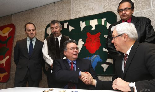 In foreground, Premier Greg Selinger and Nunavut Premier Peter Taptuna,at left, shake hands after signing a memorandum of understanding extension between Manitoba and Nunavut for trade, energy and culture at the Winnipeg Art Gallery Thursday. In back from left is Stephen Borys, director, Winnipeg Art Gallery, Nunavut Culture and Heritage Minister George Kuksuk and Aboriginal and Northern Affairs Minister Eric Robinson by a wall hanging by Irene Tiktaalaaq that is be part of the collection of of fine art from Nunavut that will be coming to the WAG as a temporary home for the art work. Larry Kusch story Wayne Glowacki / Winnipeg Free Press Nov. 19   2015