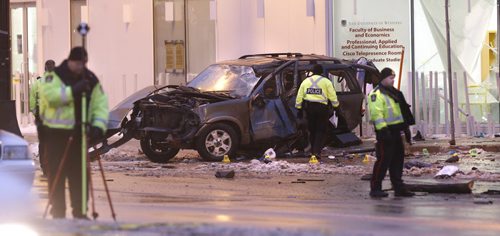 Winnipeg Police at the scene of a crash involving an SUV and a light standard on Portage Ave. and Good St. Monday morning. The crash closed the east bound lanes of Portage Ave. Bill Redekop story.  Wayne Glowacki / Winnipeg Free Press Nov. 23   2015