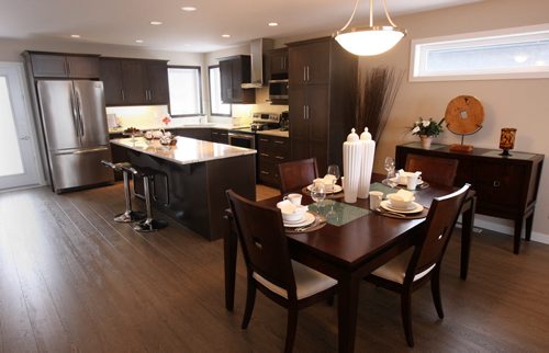 39 Big Sky Drive  A Ventura Custom Home- Eating area with kitchen in rear-See Todd Lewys storyNov 23, 2015   (JOE BRYKSA / WINNIPEG FREE PRESS)