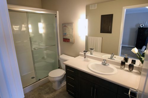 39 Big Sky Drive  A Ventura Custom Home- ensuite bathroom off master bedroom-See Todd Lewys storyNov 23, 2015   (JOE BRYKSA / WINNIPEG FREE PRESS)
