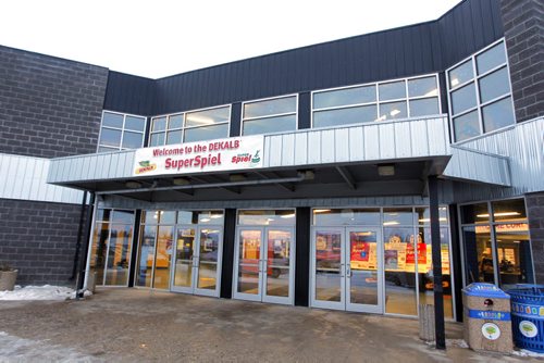 Curling in Morris, MB at the Dekalb SuperSpiel. BORIS MINKEVICH / WINNIPEG FREE PRESS  NOV 23, 2015