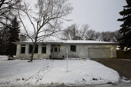 Re-sale home at 11 Vassar Road in Fort Richmond.  November 24, 2015 Mike Deal / Winnipeg Free Press