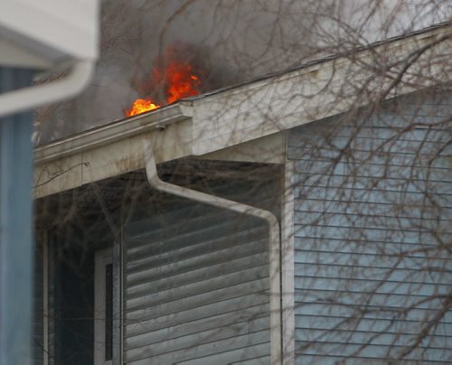 Fire scene on Dufferin. BORIS MINKEVICH / WINNIPEG FREE PRESS  NOV 23, 2015