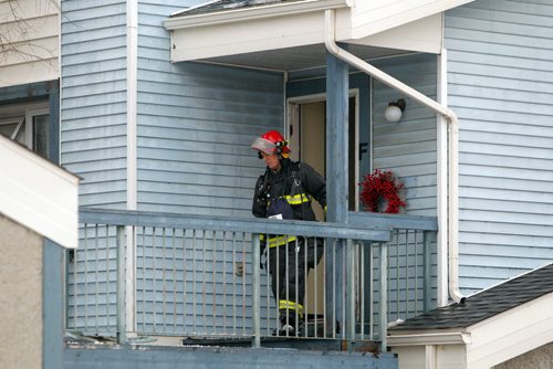 Fire scene on Dufferin. BORIS MINKEVICH / WINNIPEG FREE PRESS  NOV 23, 2015