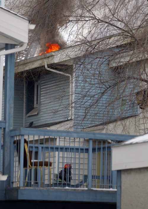 Fire scene on Dufferin. BORIS MINKEVICH / WINNIPEG FREE PRESS  NOV 23, 2015