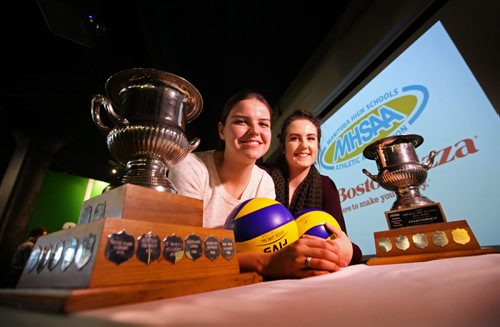 Glenlawn Collegiate grade 12 students and Varsity girls Volleyball players  Jenna Campbell (left) and Katelyn Campbell are excited about this weeks MHSAA Volleyball tournemant,    See Melissa Martin's story.  Nov 24, 2015 Ruth Bonneville / Winnipeg Free Press