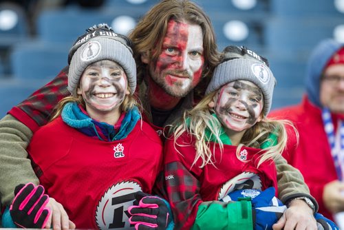 Fans David Kyle and his kids Ella (left), 10, and Liam (right), 8, before the Grey Cup championship game against the Edmonton Eskimos and the Ottawa Redblacks in Winnipeg, November 29, 2015. 151129 - Sunday, November 29, 2015 -  MIKE DEAL / WINNIPEG FREE PRESS