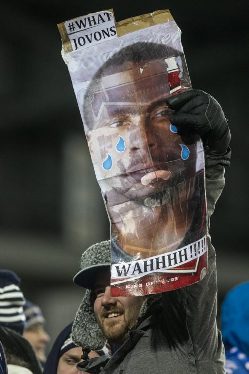 Fans react in the 3rd quarter of the Grey Cup championship game between the Edmonton Eskimos and the Ottawa Redblacks in Winnipeg, November 29, 2015. 151129 - Sunday, November 29, 2015 -  MIKE DEAL / WINNIPEG FREE PRESS