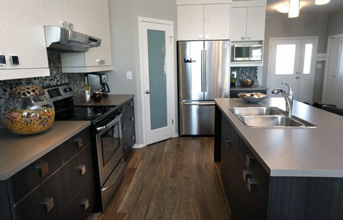 Homes. 79 Chelston Gate in Devonshire Village. The Kitchen. The realtor is Hilton Homes Spencer Curtis  Tood Lewys story   Wayne Glowacki / Winnipeg Free Press Nov. 30   2015