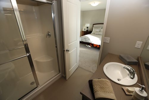 Homes. 79 Chelston Gate in Devonshire Village.The bathroom off of the master bedroom. The realtor is Hilton Homes Spencer Curtis  Tood Lewys story   Wayne Glowacki / Winnipeg Free Press Nov. 30   2015