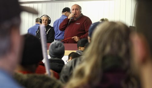 Associated Auto Auction's Jeff Noiseux calls to the packed house at the Winnipeg Police Service's unclaimed goods auction Sunday afternoon. 151206 December 06, 2015 Mike Deal / Winnipeg Free Press