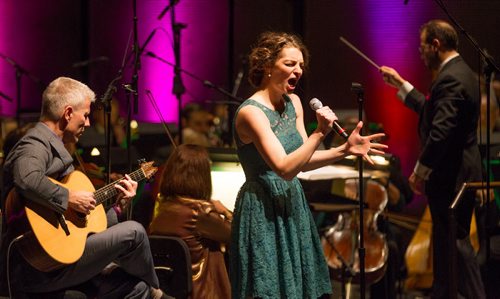 December 6, 2015 - 151206  -  Erin Propp and Larry Roy perform at A Prairie Christmas with the WSO at the Centennial Concert Hall Sunday, December 6, 2015. John Woods / Winnipeg Free Press