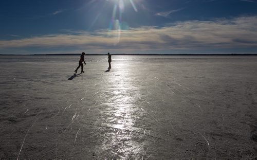 The whole of Clear Lake has frozen flat and almost perfectly clear which many are saying is a very rare event. 151207 - Monday, December 7, 2015 -  MIKE DEAL / WINNIPEG FREE PRESS