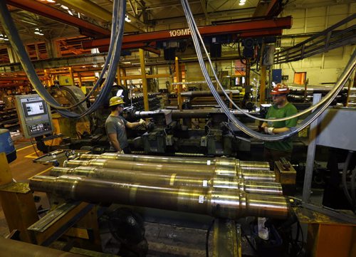 Refurbishing train axles in the CNs Transcona Shops.  Martin Cash story Wayne Glowacki / Winnipeg Free Press Dec. 10   2015