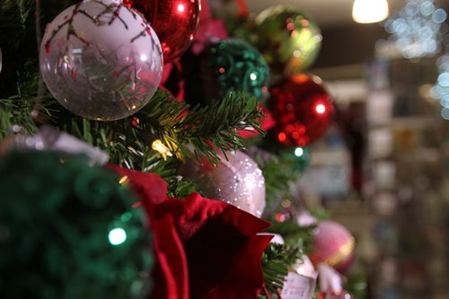 Heavily decorated fake trees on display at Shelmerdines. See Real vs Fake Christmas Tree, Erin Lebar story. Dec 10, 2015 Ruth Bonneville / Winnipeg Free Press
