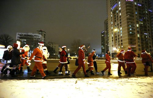 In Osborne Village, participants in SantaCon, a charity pub crawl with proceeds going to the Christmas Cheer Board, Saturday, December 12, 2015. . (TREVOR HAGAN/WINNIPEG FREE PRESS)