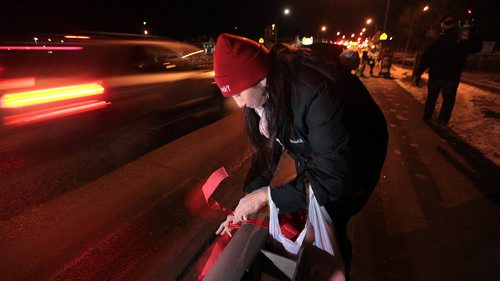 Althea Guiboche places ribbons along the guard rails of the Slaw Rebchuk bridge Monday evening. The Red RIbbon Project she's spearheading is to honor of all of the Missing and Murdered of Canada, Althea Guiboche The Bannock Lady will be leading a red cloth memorial project for the bridges around Winnipeg. See Ashley Prest story. December 14, 2015 - (Phil Hossack / Winnipeg Free Press)