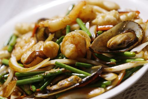 December 14, 2015 - 151214  -  House Special Seafood (Shrimp, squid, scallops and mussels with Chinese garlic stem) at the Sunshine Chinese Restaurant Monday, December 14, 2015.  John Woods / Winnipeg Free Press